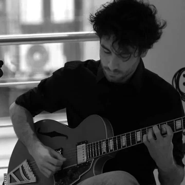 Francesco Cerra, insegnante di chitarra